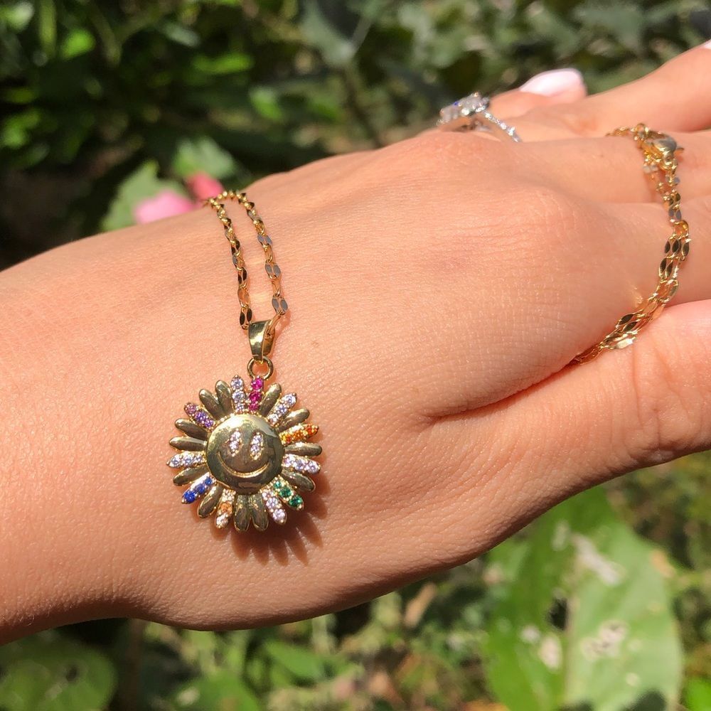 18k Gold Plated Flower Charm necklace - Picture 6 of 16